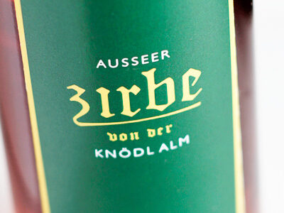 Label Design für Zirbenschnaps von Michael Niederdorfer Schöngemacht