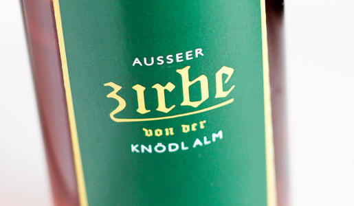 Label Design für Zirbenschnaps von Michael Niederdorfer Schöngemacht